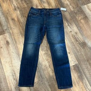 NWT- Old Navy Mid-Rise Pop Icon skinny jeans size 6 petite
